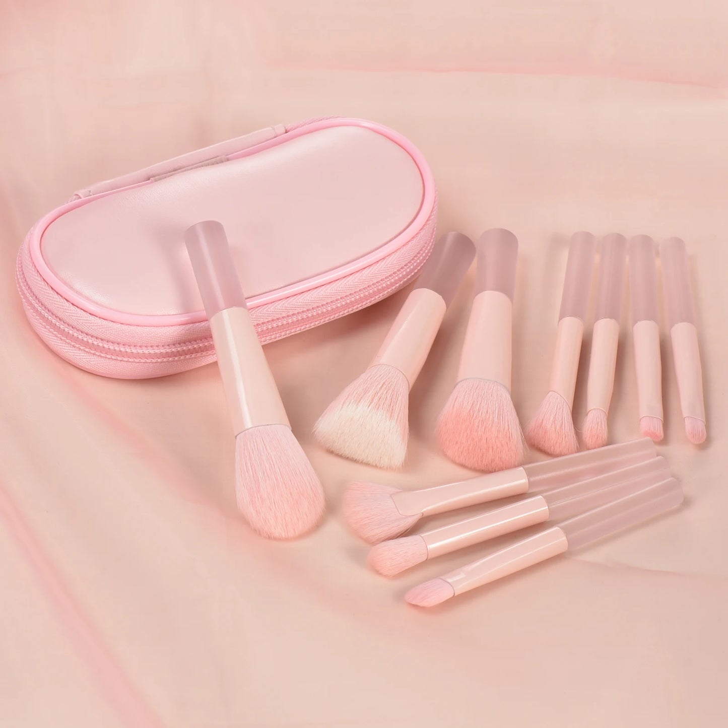 Mini makeup brush set
